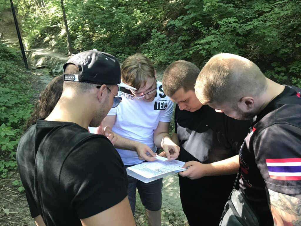 Gra miejska integracjna Serock przy plaży